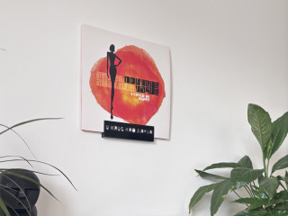 zidni-drzaci-za-ploce-savrsen-poklon