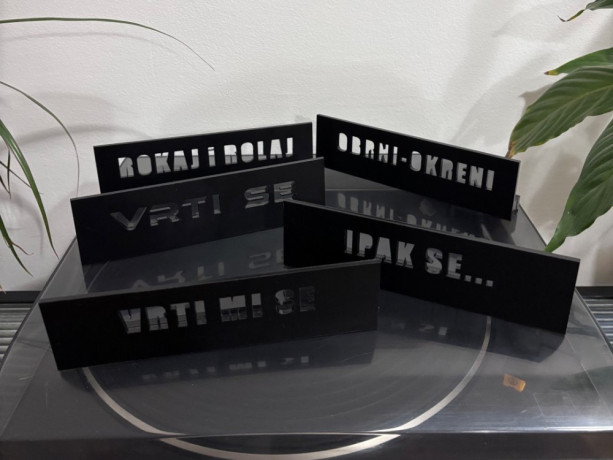 zidni-drzaci-za-ploce-savrsen-poklon-big-1